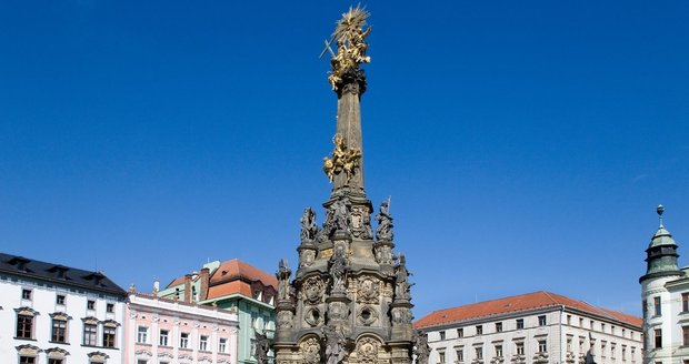 V centru Olomouce spadla holčička do jámy