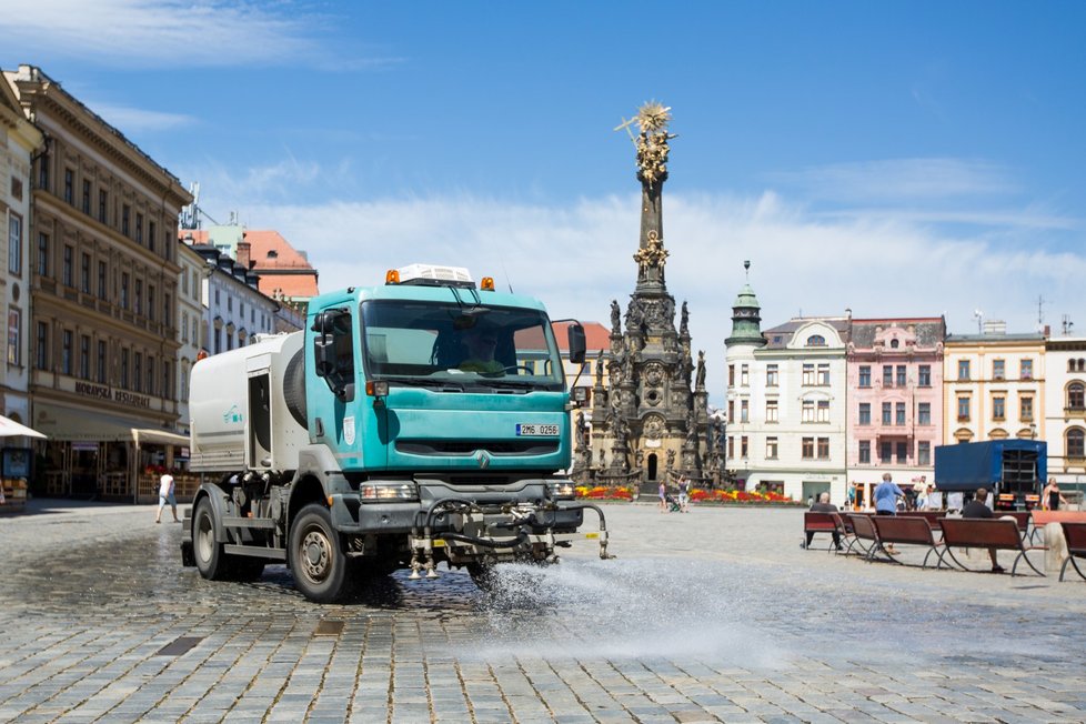 Slunečné počasí doprovázené vysokými teplotami panovalo v Olomouci (28. 7. 2020).