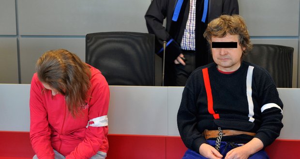 Manželé Alena a Zdeněk H. skončili před olomouckým soudem kvůli týrání nemocné a bezmocné matky