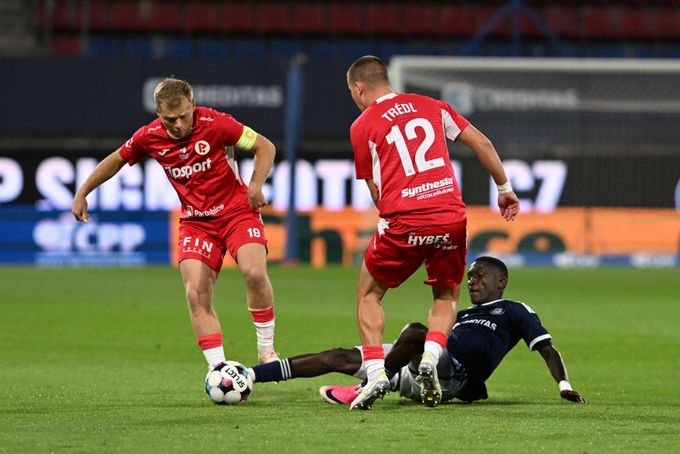 ONLINE: Olomouc - Pardubice 1:0. Janošek otevřel skóre z přímého kopu, hostům ruší góly ofsajd ONLINE: Olomouc - Pardubice 1:0. Janošek otevřel skóre z přímého kopu, hostům ruší góly ofsajd