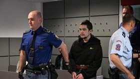 Martin (19) ubodal muže v kravíně