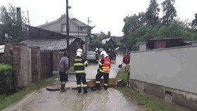 Bouřky způsobily v Olomouckém kraji problémy, hasiči měli přes sto výjezdů, některé domy jsou zaplavené (1. 7. 2019)