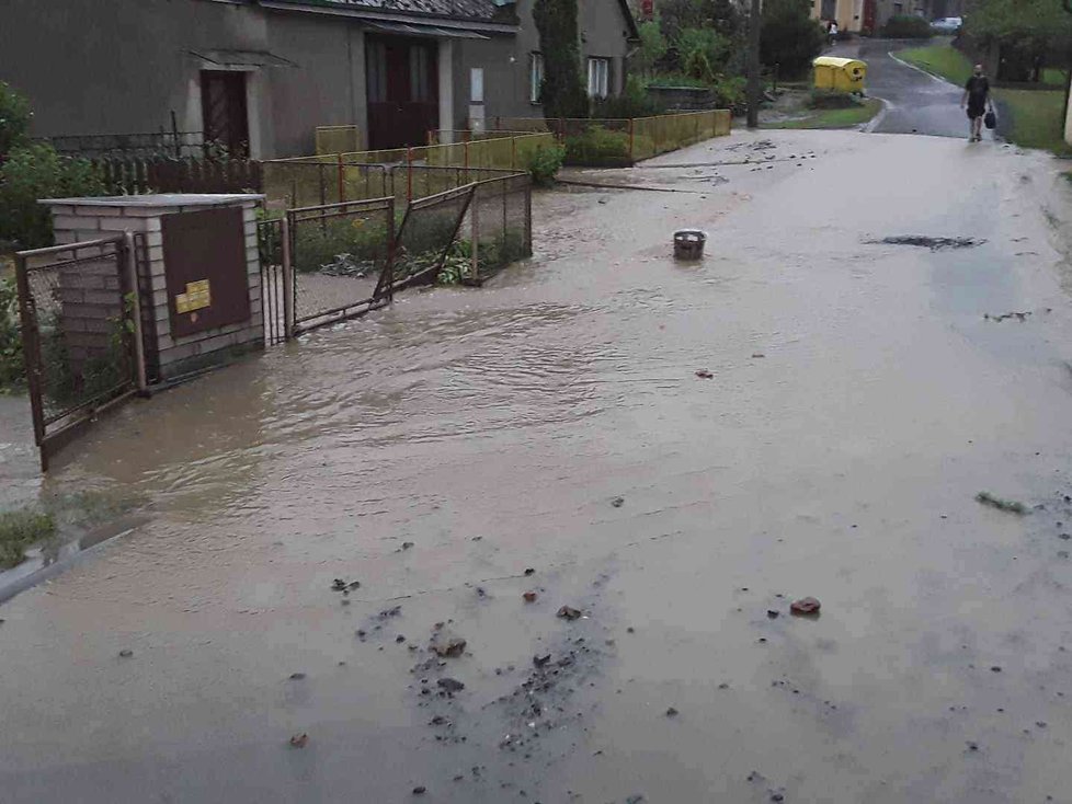 Meteorologové varují před rozvodněním řek, které by mohly zasáhnout nejen do sklepů přilehlých domů.
