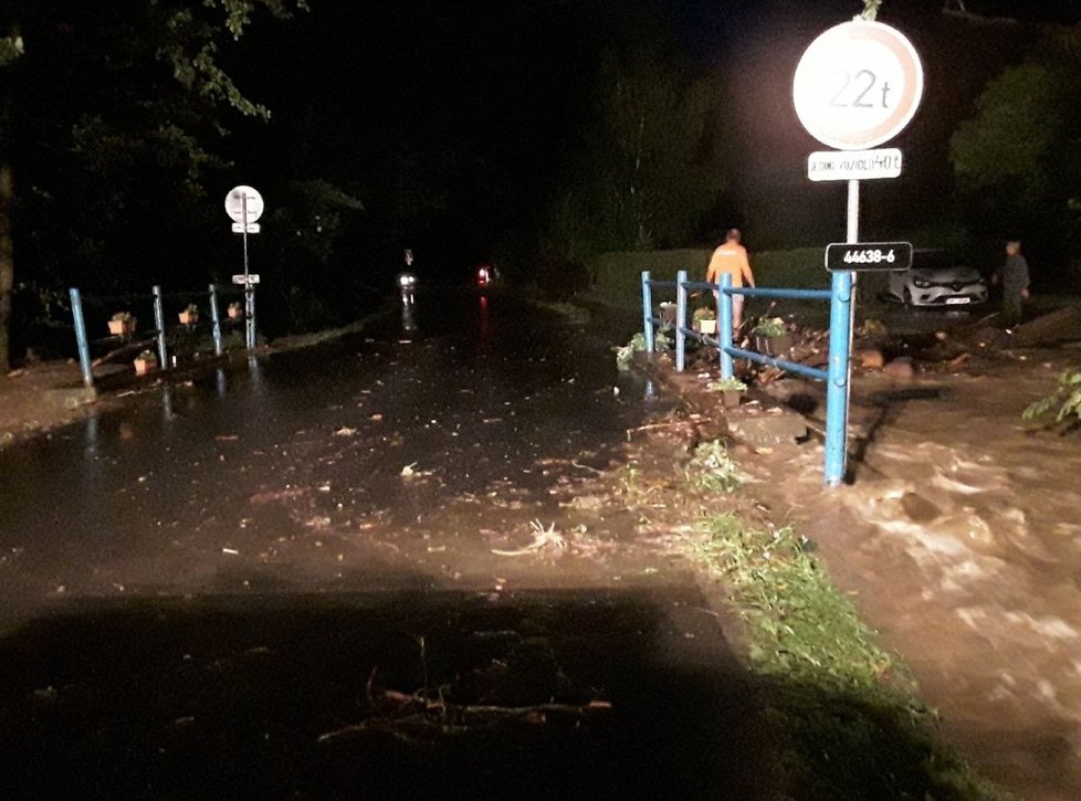 Hasiči na Olomoucku zasahovali u rozvodněných řek (7.6.2020)