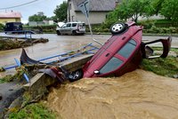 Krupobití i přívalové deště: Pojišťovny sčítají škody za rozmary počasí, jdou do desítek milionů