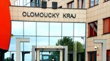 Razie na úřadě v Olomouckém kraji kvůli podezření z korupce! Probíhají i domovní prohlídky