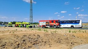 Nehoda se stala ve 13:40 poblíž benzinové čerpací stanice u Velkého Týnce