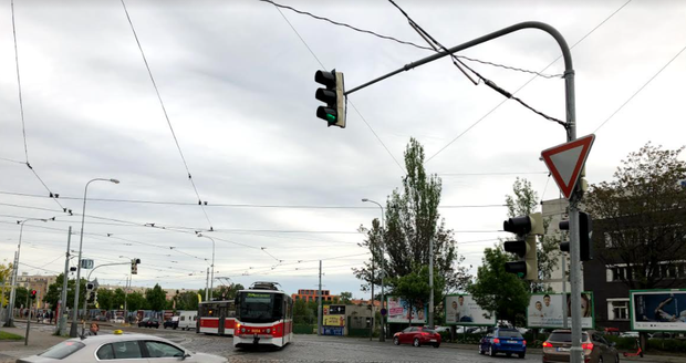 Nebezpečný přechod v Olšanské ulici.