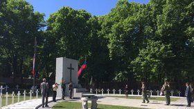 Pieta na Olšanech: Politici i vojáci uctili oběti druhé světové války