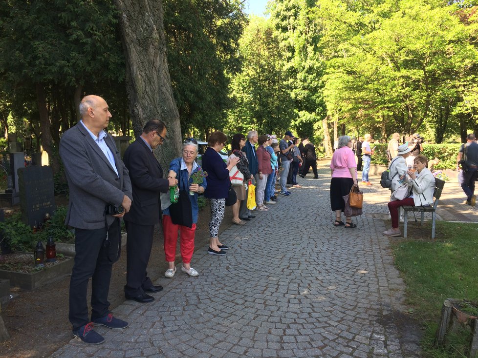 Největší zájem veřejnosti, i z řad pozůstalých, vzbudila pieta na pohřebišti sovětských padlých.