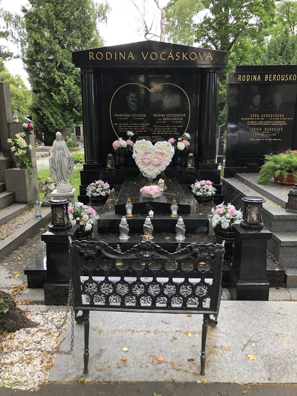 Pohřbený je pražský starosta Ferdinand Vališ na Olšanských hřbitovech v Praze 3. (ilustrační foto)