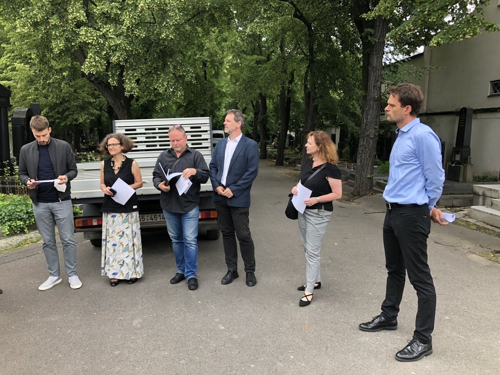 Praha ve spolupráci s IPRem představila vizi pražských hřbitovů. Ty by se měly do budoucna více otevřít lidem