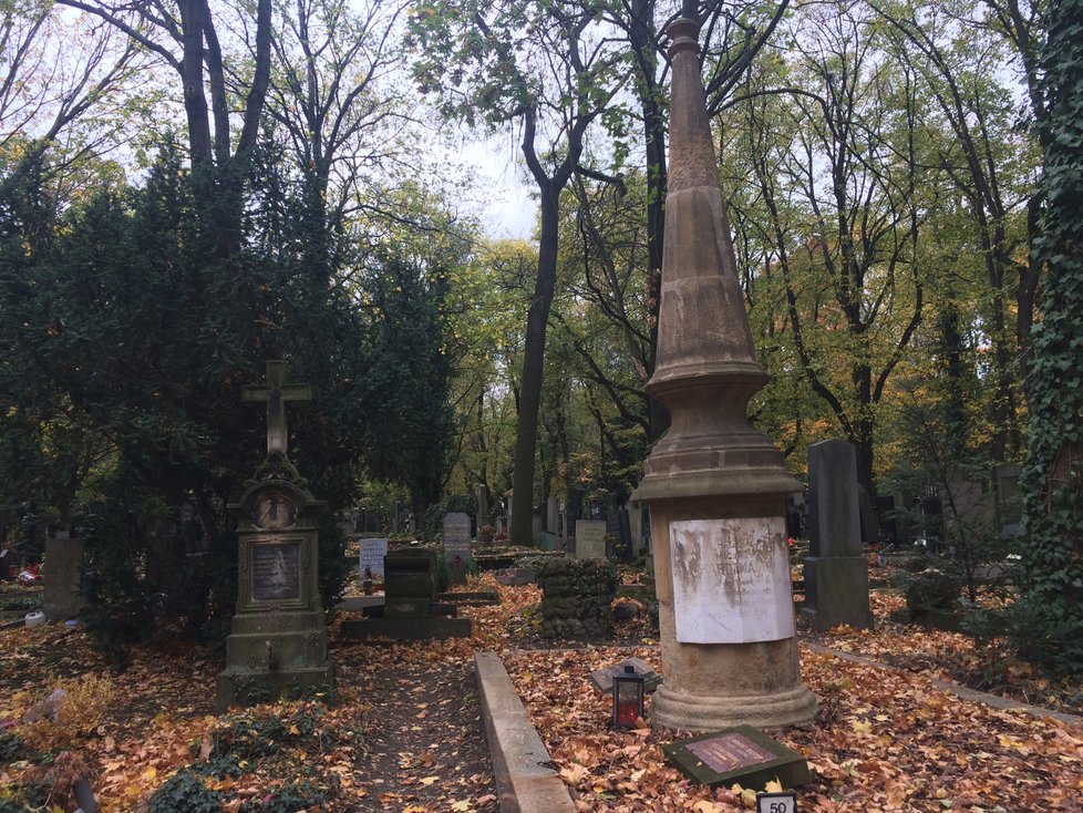 Nejstarší část vojenských hřbitovů je z konce 18. století. Na Olšanské hřbitovy se však přemístila až na přelomu 19. a 20. století.