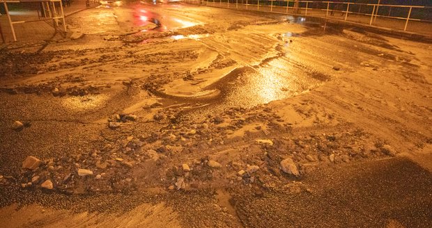 Havárie vody na Olšanském náměstí, 21. května 2020.