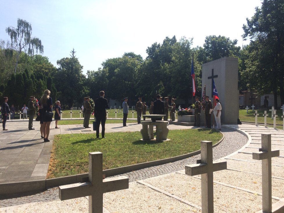 170 mužů se v roce 1917 nevrátilo z ukrajinského Zborova domů. V úterý se na jejich počest uskutečnila pieta.