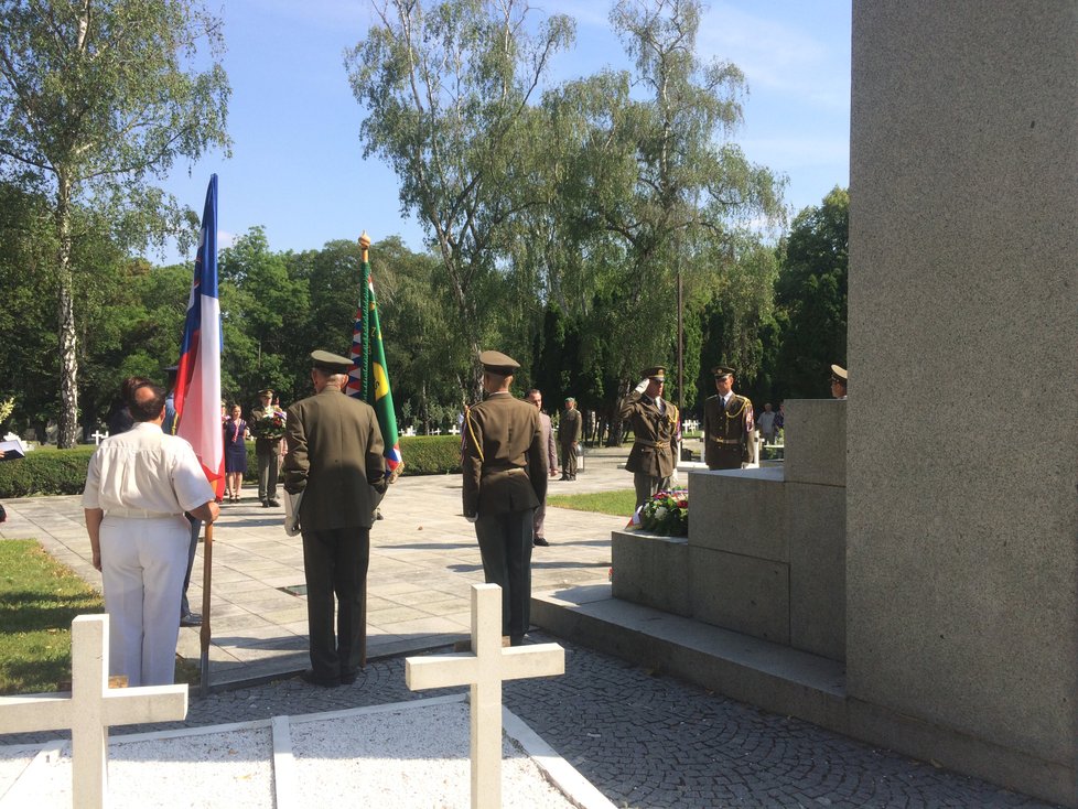 170 mužů se v roce 1917 nevrátilo z ukrajinského Zborova domů. V úterý se na jejich počest uskutečnila pieta.