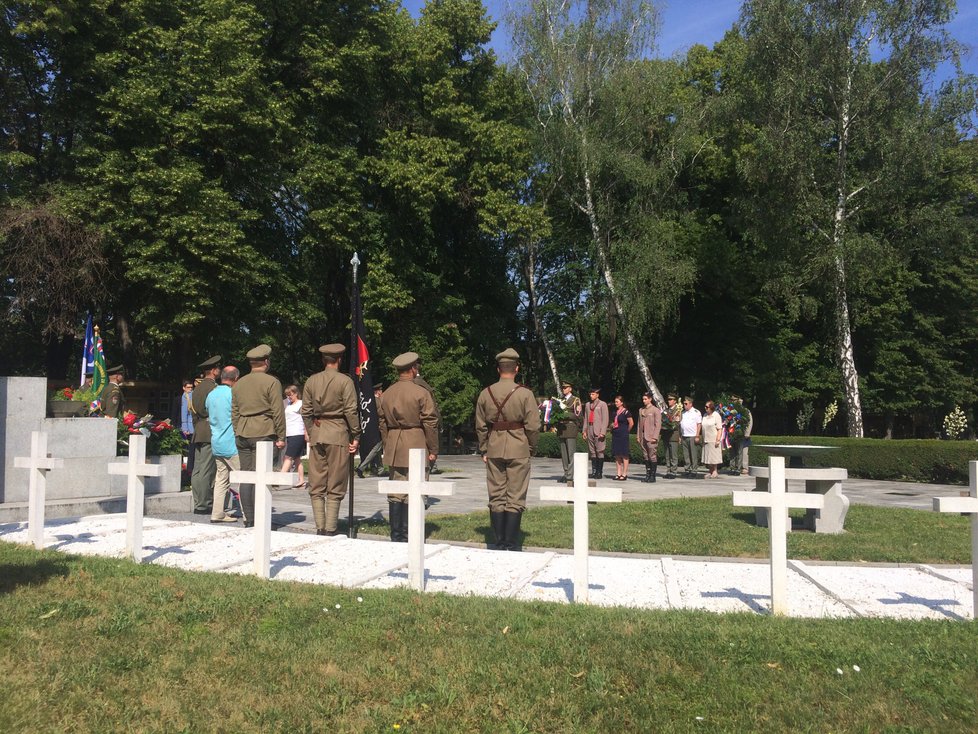 Pietní akt se uskutečnil na čestném vojenském pohřebišti obětí 1. světové války.