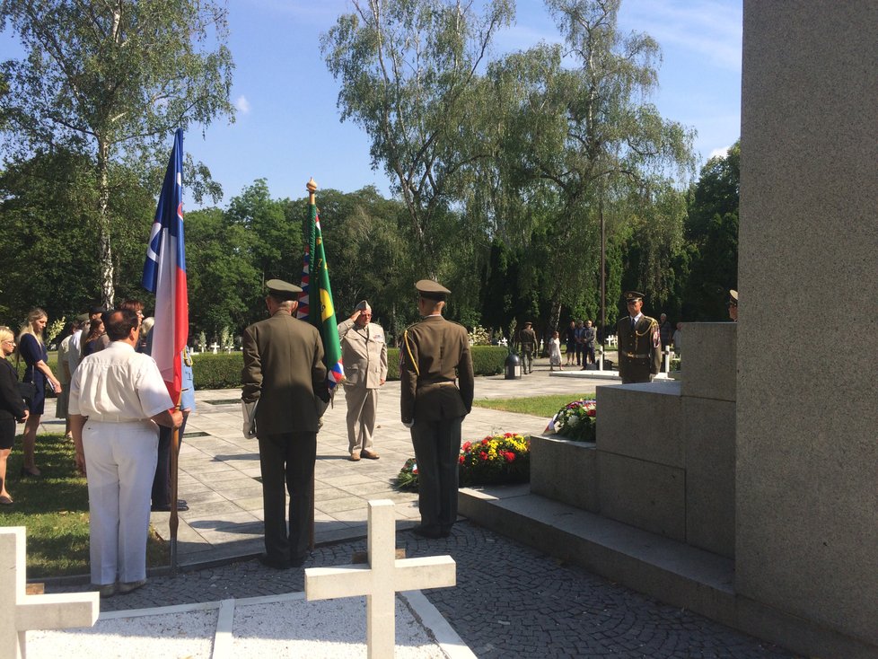 Pietní akt se uskutečnil na čestném vojenském pohřebišti obětí 1. světové války.