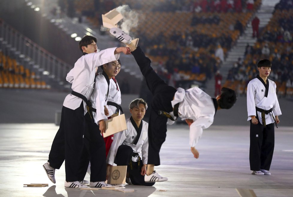 Jižní Korea hostí už podruhé v dějinách olympijské hry, sportovní svátek se tam vrací po 30 letech. V roce 1988 to byla letní olympiáda v Soulu, teď jsou zimní hry v Pchjongčchangu!