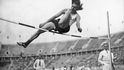 Dora Ratjen přivezla z olympiády 4. místo ve skoku do výšky