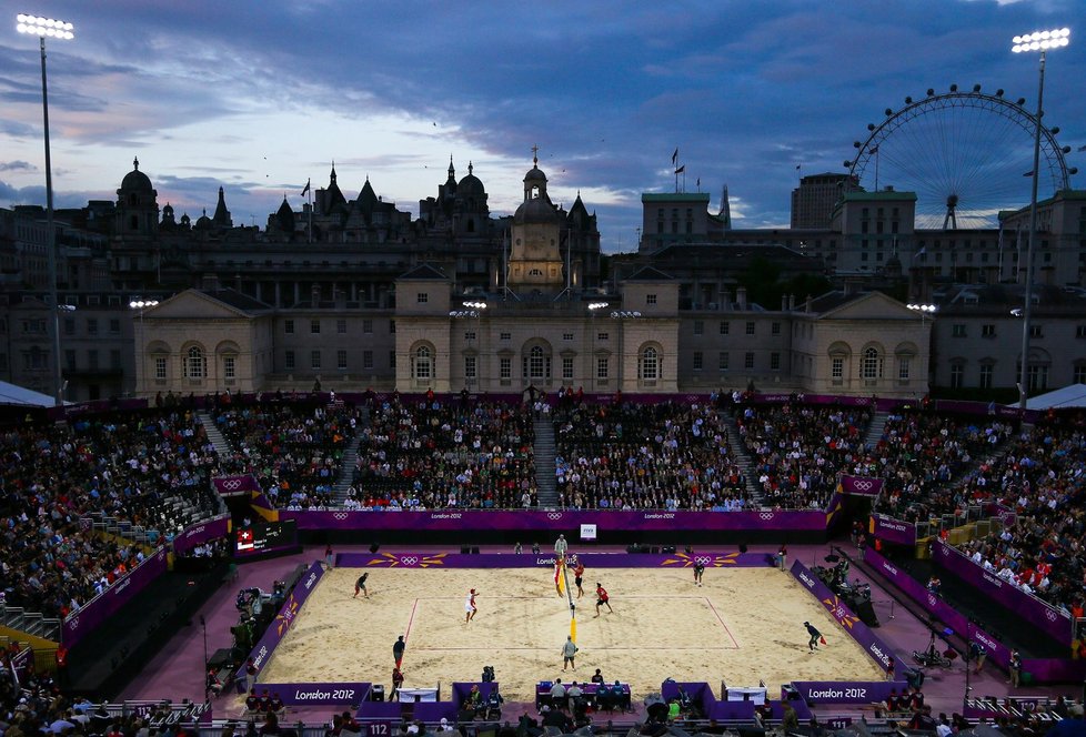 Ochozy londýnského kurtu na plážový volejbal pojmou na 15 tisíc fanoušků