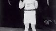 1932, Los Angeles. Už ve třinácti uvezl Jaroslav Skobla kolečko se stovkou cihel