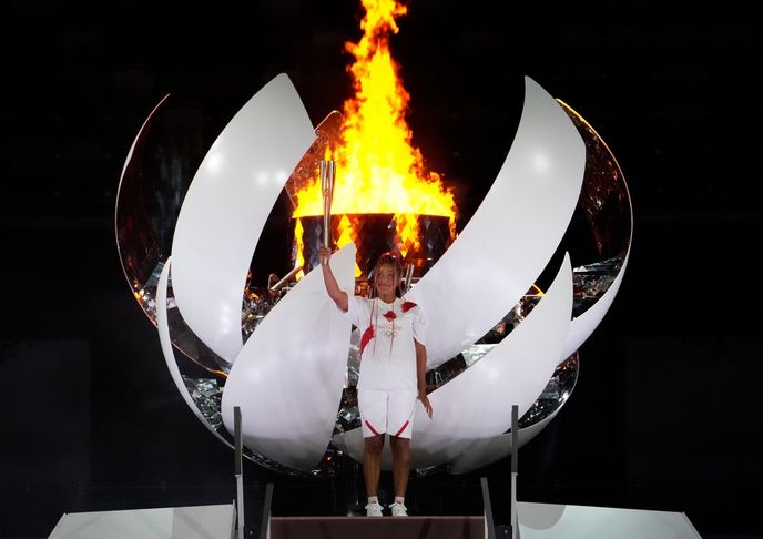 Teniska Naomi Osaka při slavnostním zahájení Olympijských her.