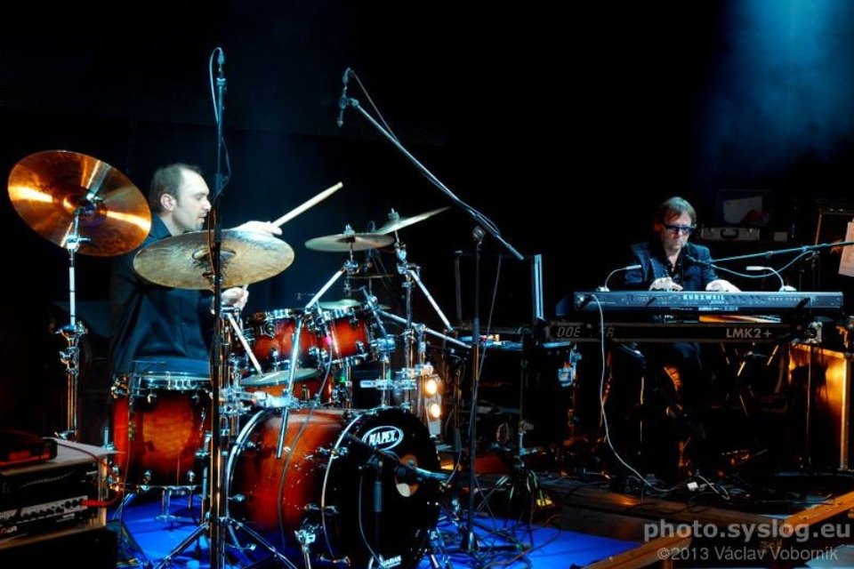 BRATISLAVA, PÁTEK 20:20 Martin Vajgl poprvé usedl za bicí místo Milana Peroutky.