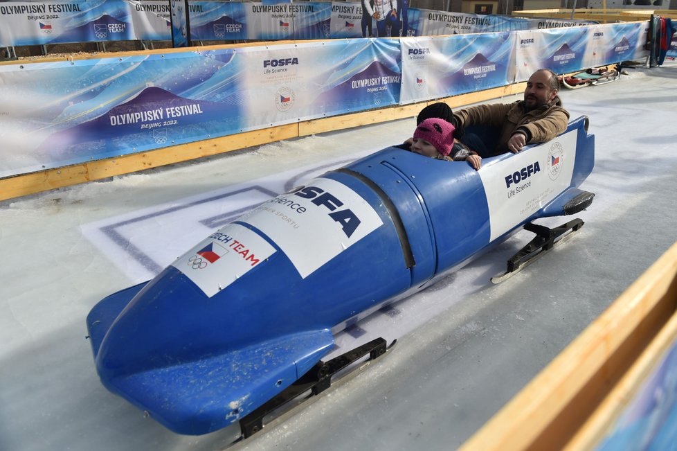 V brněnském areálu Nové Zbrojovky začal Olympijský festival, který má především dětem ukázat různé zimní sporty a dát jim možnost si je vyzkoušet.