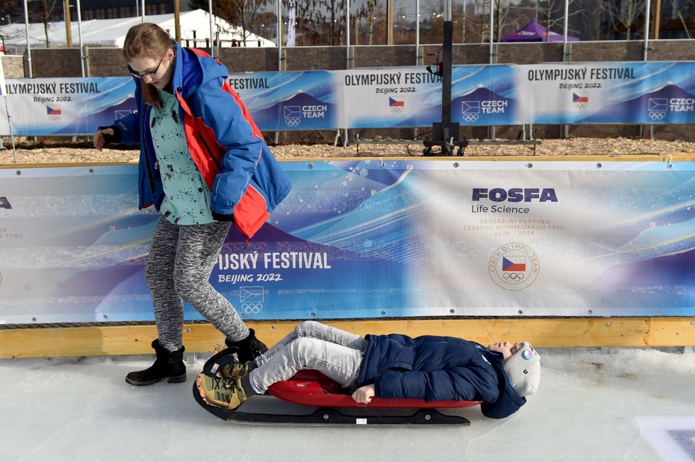 V brněnském areálu Nové Zbrojovky začal Olympijský festival, který má především dětem ukázat různé zimní sporty a dát jim možnost si je vyzkoušet.