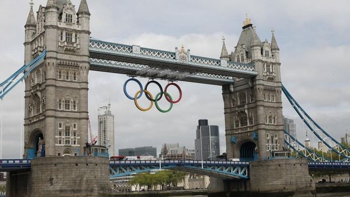 Olympijská výzdoba na Tower Bridge