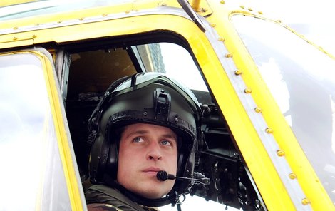 Princ William jako pilot.