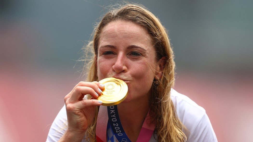 Cyklistka Annemiek van Vleutenová vybojovala na olympiádě v Tokiu zlatou medaili