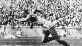 Jako hvězda na ní zazářil Jesse Owens z USA.