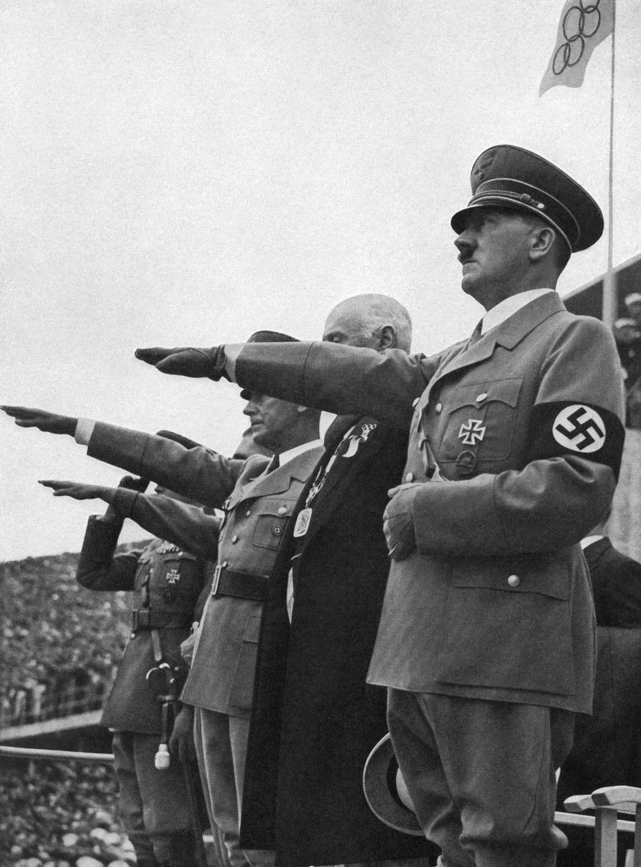 Adolf Hitler (†56) spáchal před Norimberským procesem sebevraždu.