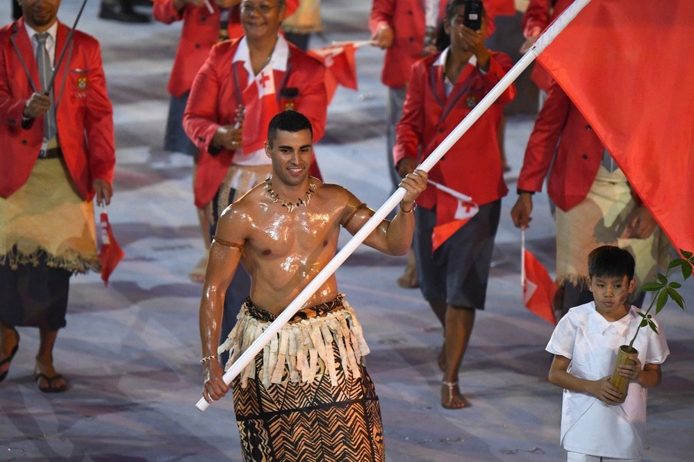 Nejhvězdnější moment - Pita Taufatofua jako vlajkonoš Tonga na olympiádě v Riu