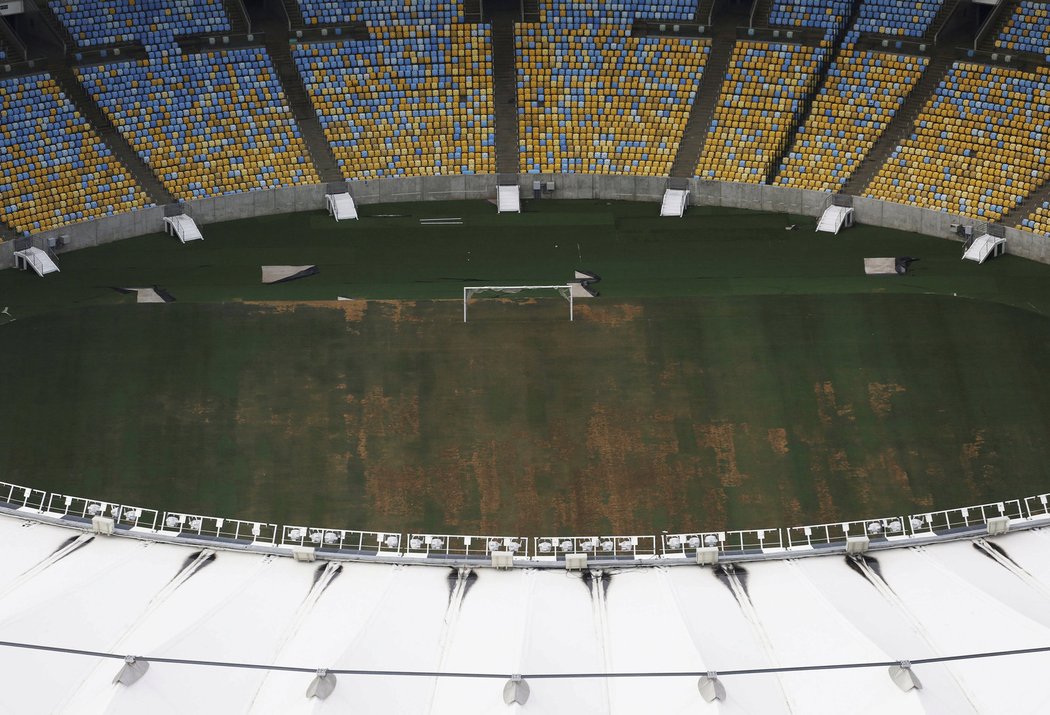 Trávník na stadionu Maracaná je v šíleném stavu