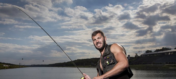 Rychlostní kanoista Josef Dostál je vášnivý rybář.