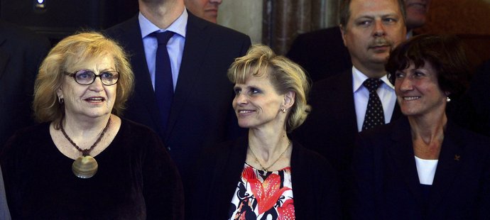 Do budovy Senátu dorazily Věra Čáslavská, Hana Říčná a Květa Jeriová Pecková