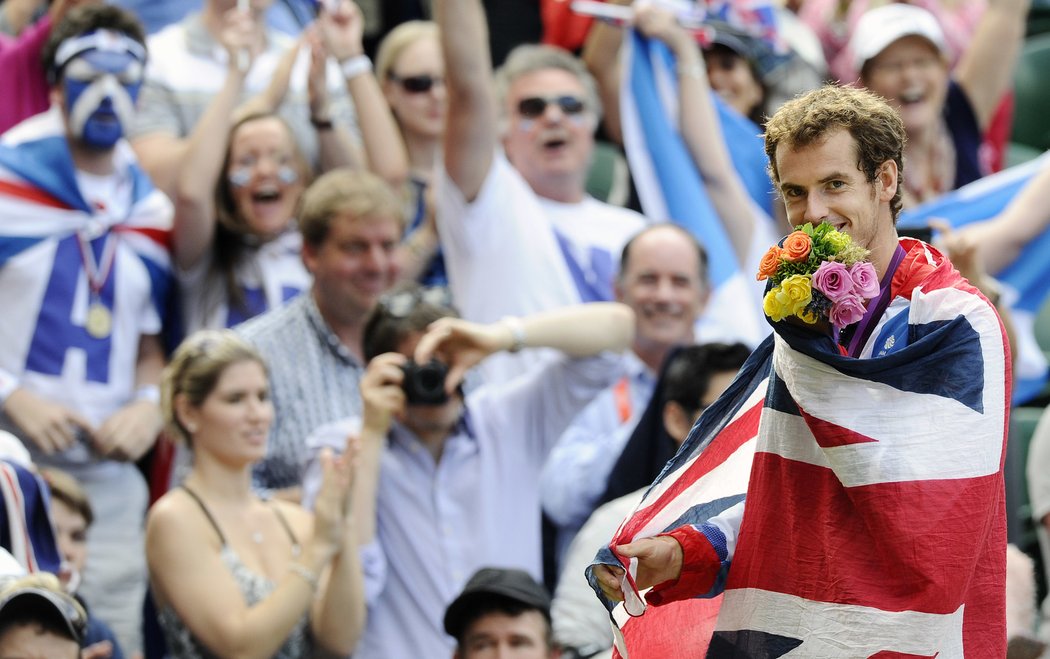 Brit Andy Murray vyhrál na wimbledonských dvorcích pro pořadatelskou zemi olympijské zlato