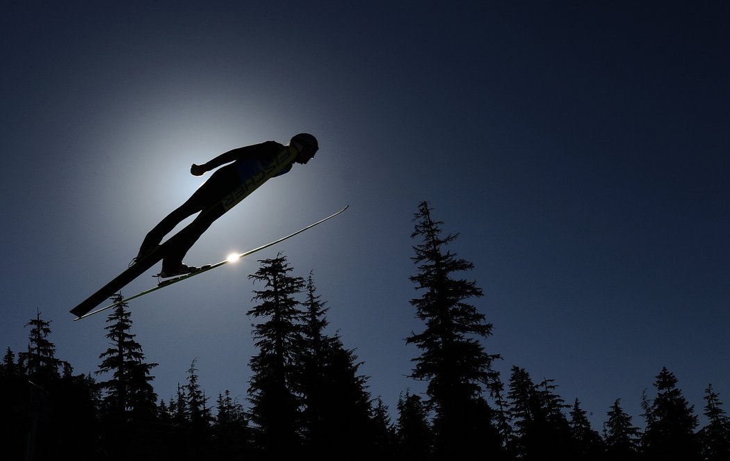 Moment ze soutěže skokanů na lyžích na olympiádě ve Vancouveru