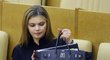 Po konci sportovní kariéry se Alina Kabajevová vrhla na politickou dráhu a zasedá v ruském parlamentu