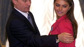 O vztahu Aliny Kabajevové s Vladmirem Putinem se živě diskutuje už řadu měsíců.