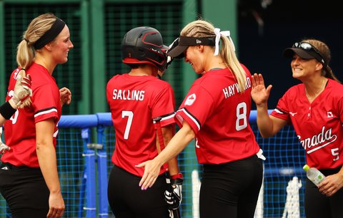 Kanadské softbalistky při zahajovacím olympijském zápase