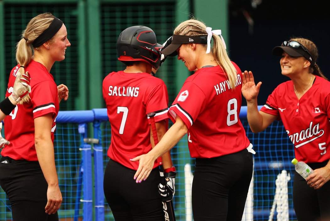 Kanadské softbalistky při zahajovacím olympijském zápase