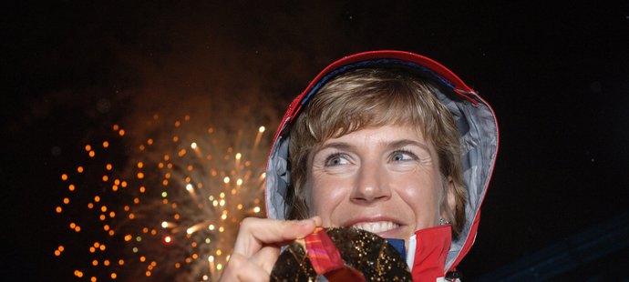 Jednu zlatou medaili už Kateřina Neumannová z olympiády v Turíně má. Dodatečně by mohla získat další.