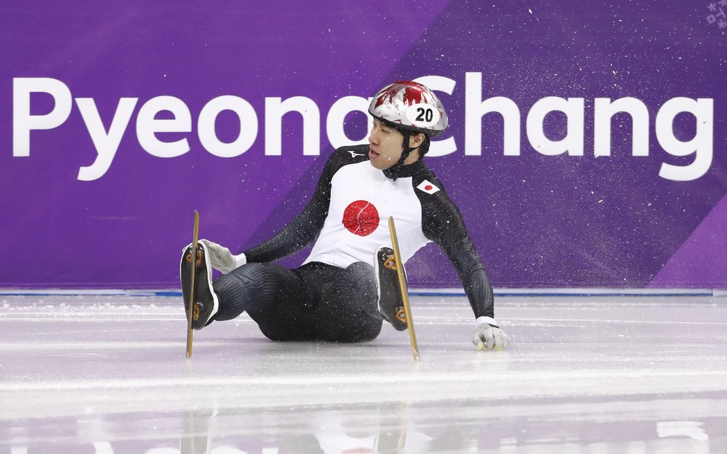 Pády a karamboly na olympijské trati v Koreji.