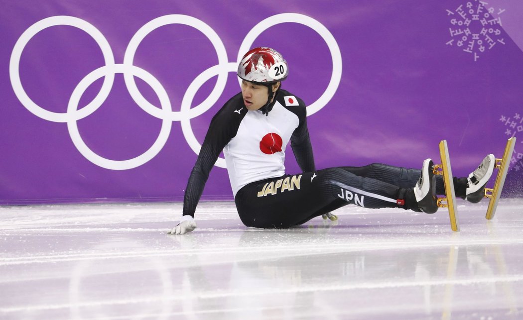 Pády a karamboly na olympijské trati v Koreji.