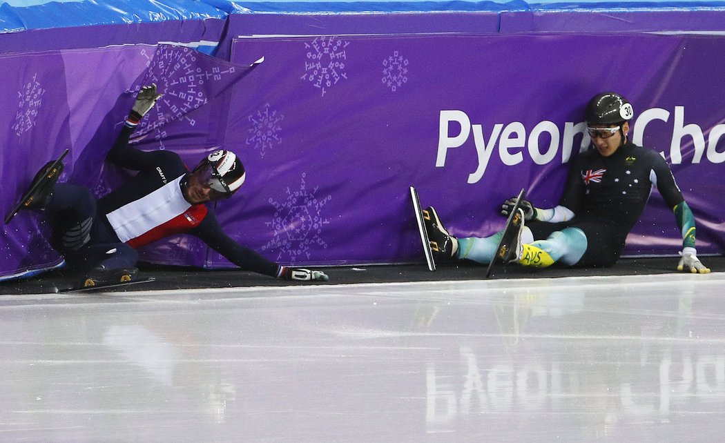 Pády a karamboly na olympijské trati v Koreji.