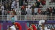 Hráči Ománu (v červeném) vyhořeli na mistrovství Asie.
